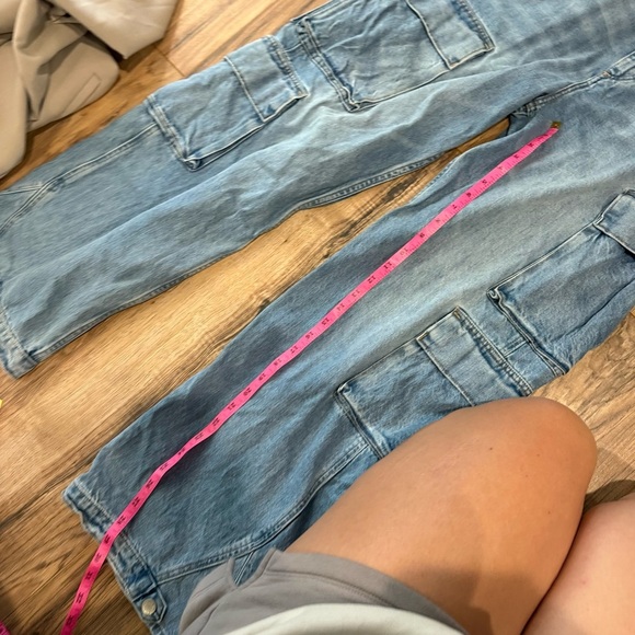 Aritzia Denim Forum The '90s Millie Hi-rise Cargo Jean - Picture 9 of 12